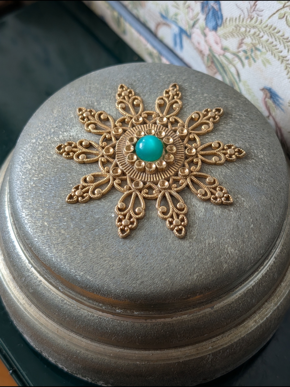 Vtg Musical Powder Container - Picture 5 of 8